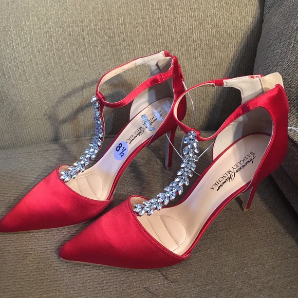 Red Satin heels NWOT - Picture 3 of 6